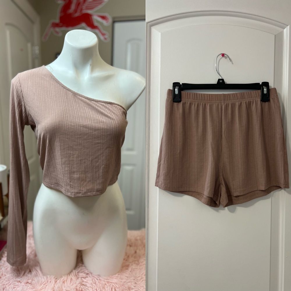 Shorts and top two piece set - Picture 1 of 6